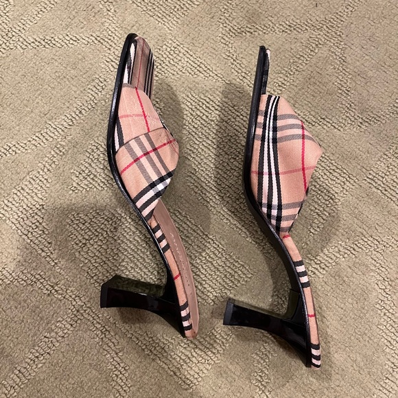 Burberry plaid square toed low heel - Picture 3 of 4